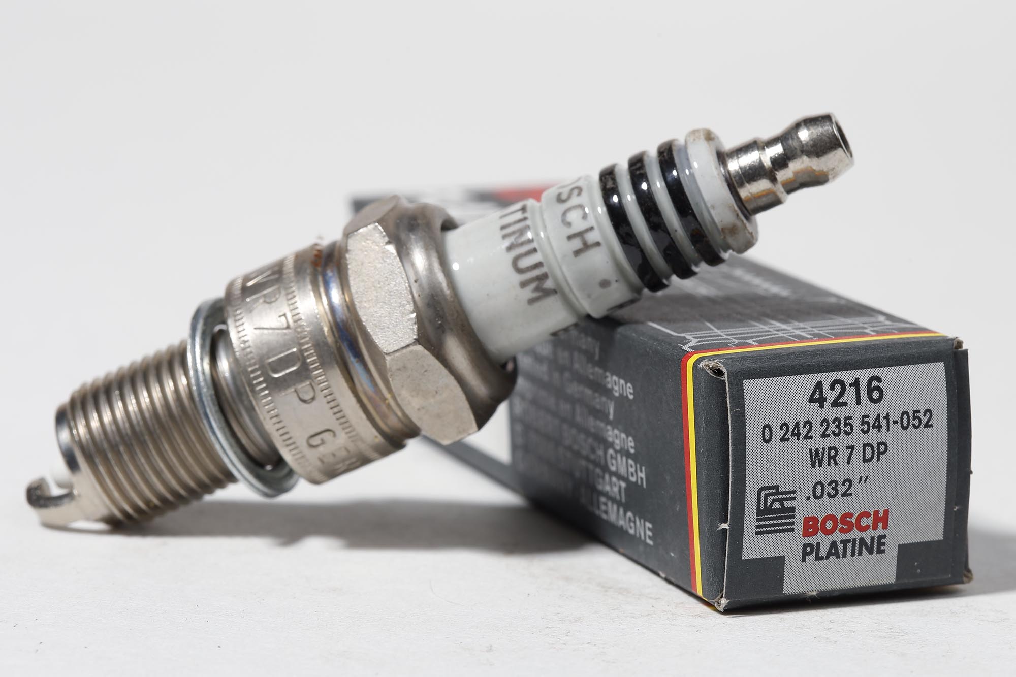 Bosch 4216 Spark Plug 